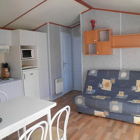 Camping La Pierre De L'aigle
