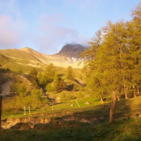 Camping La Pierre De L'aigle